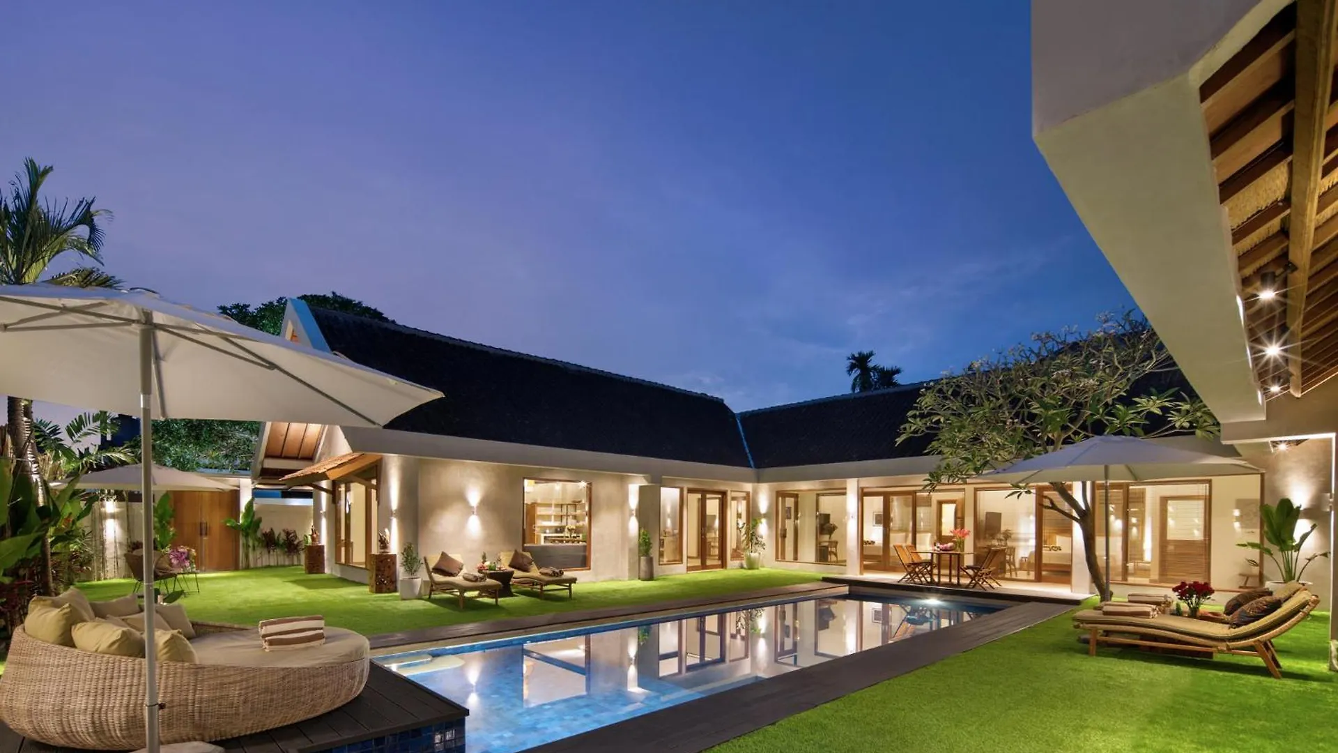 New, Seminyak 8 Bed,10 Bath Villa, Best Location 印尼