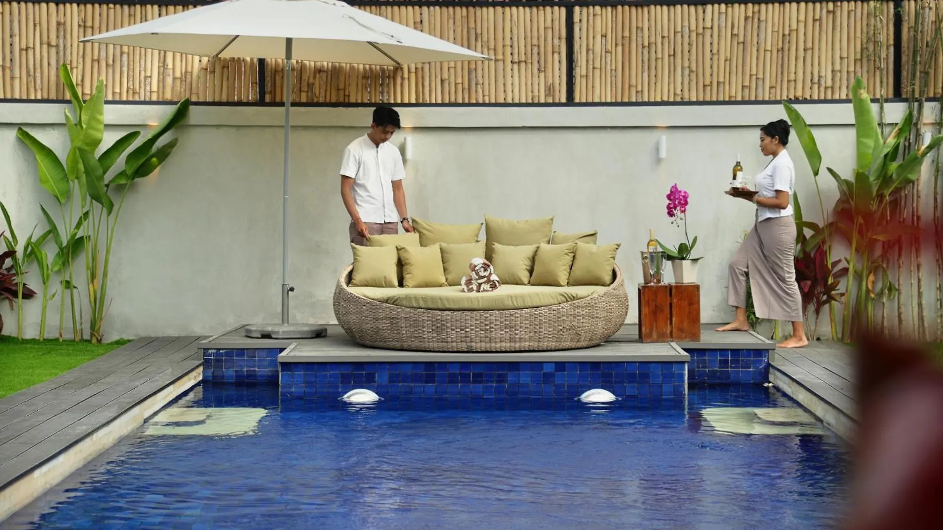 New, Seminyak 8 Bed,10 Bath Villa, Best Location 塞米亚克