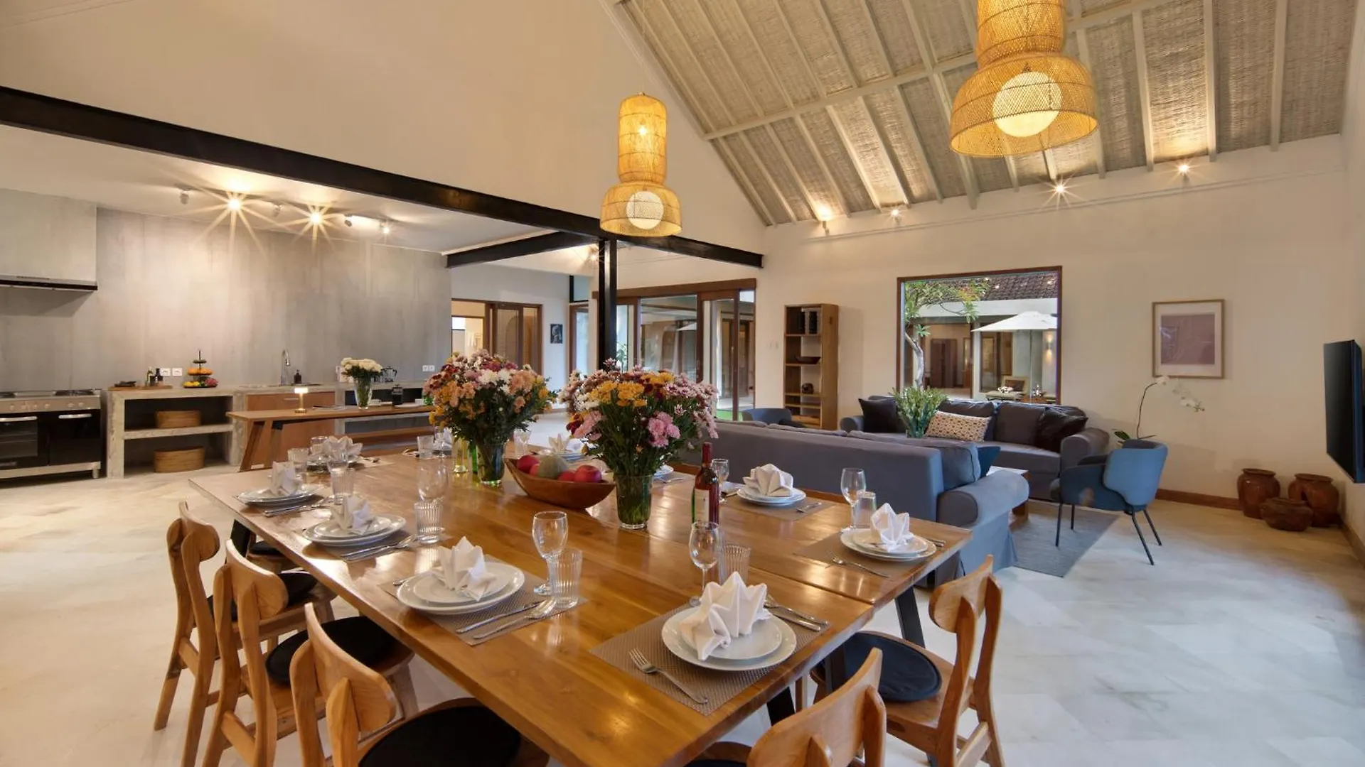 别墅 New, Seminyak 8 Bed,10 Bath Villa, Best Location