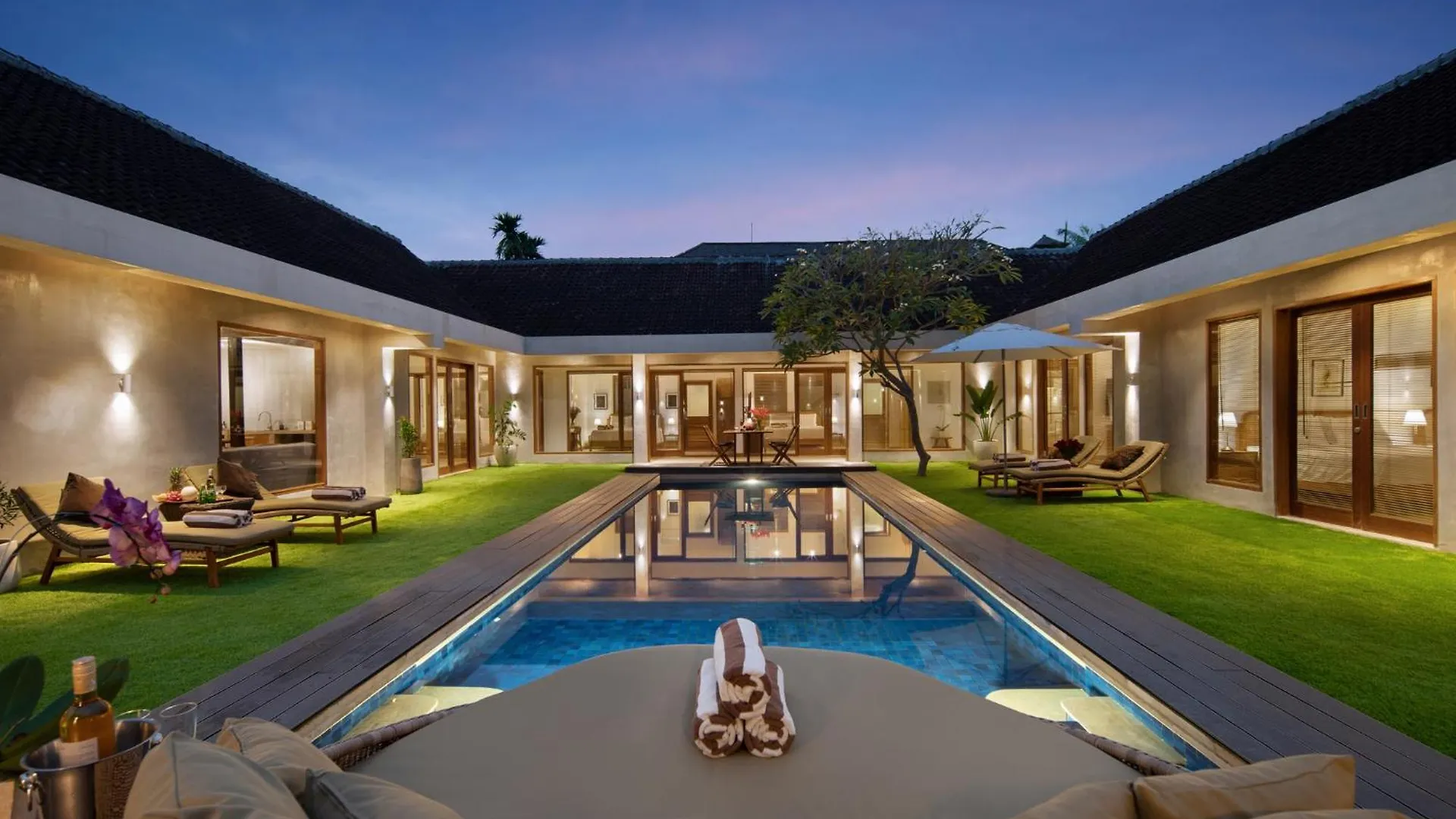 别墅 New, Seminyak 8 Bed,10 Bath Villa, Best Location 印尼