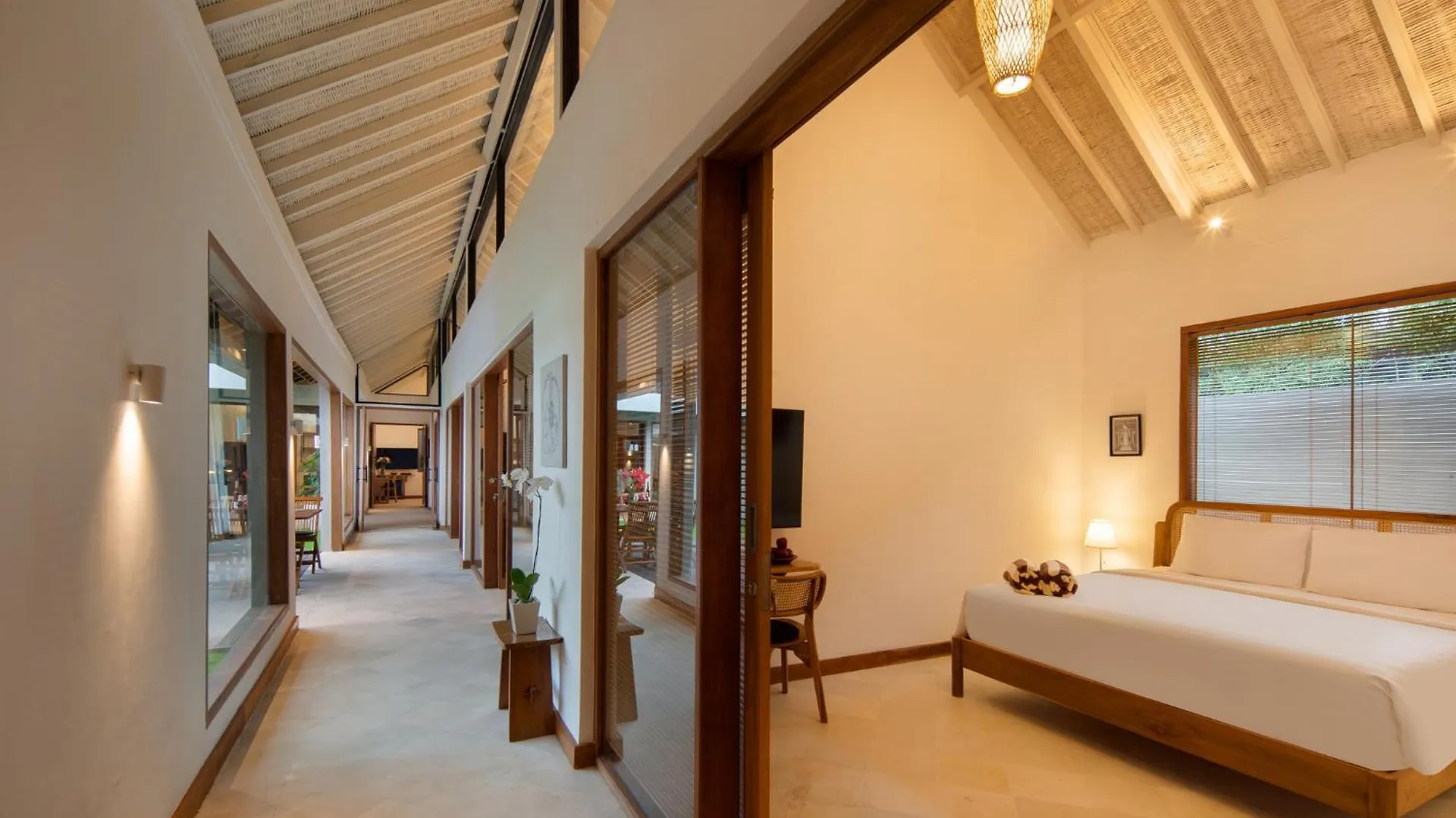 New, Seminyak 8 Bed,10 Bath Villa, Best Location 别墅