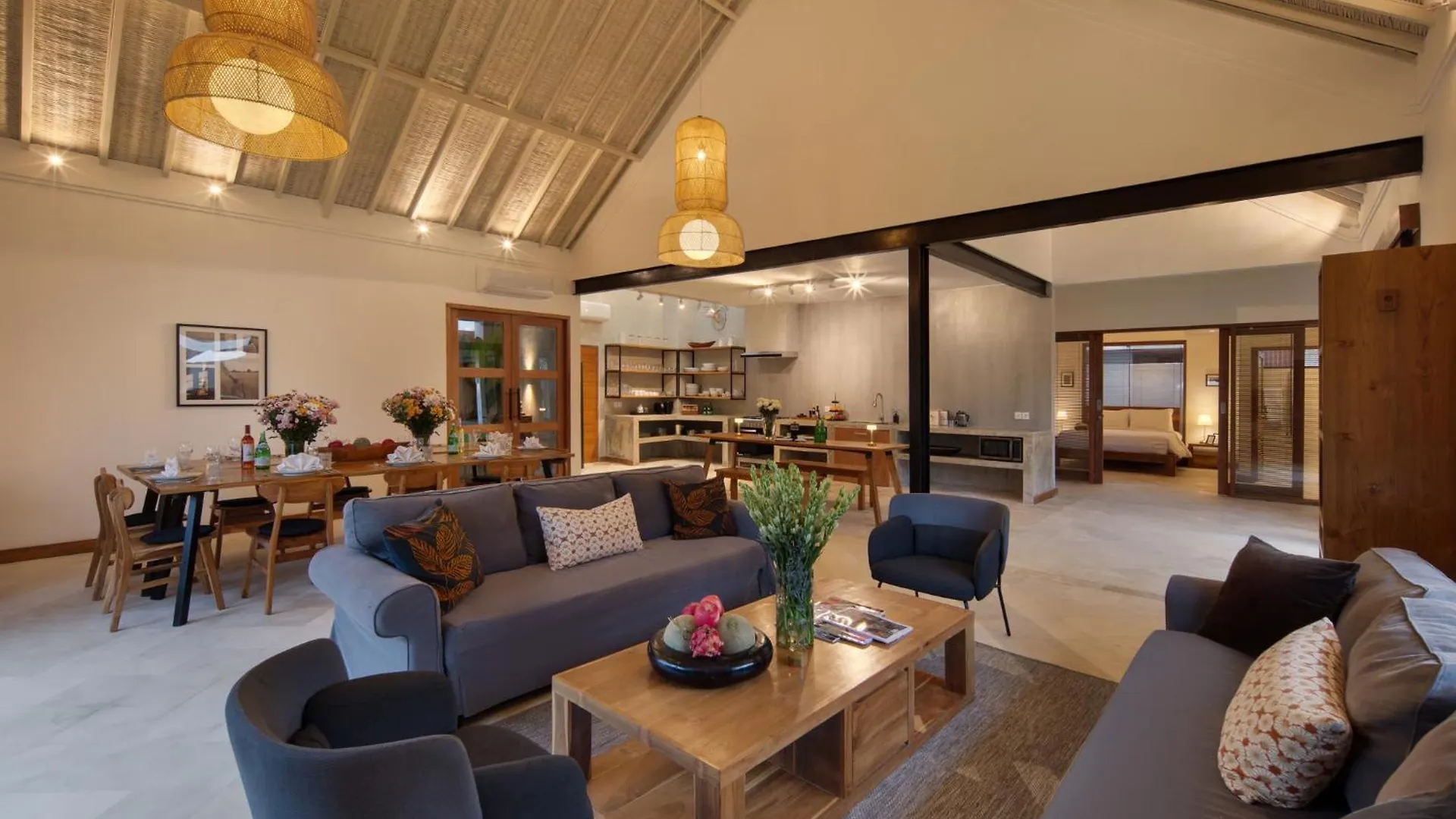 别墅 New, Seminyak 8 Bed,10 Bath Villa, Best Location