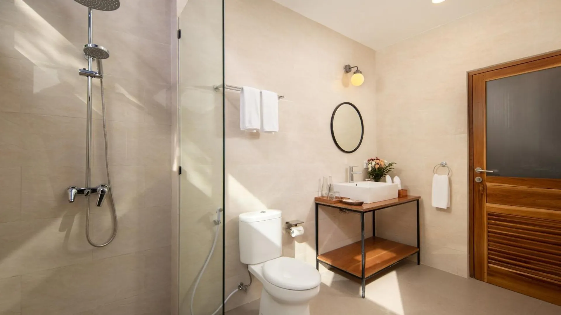 别墅 New, Seminyak 8 Bed,10 Bath Villa, Best Location