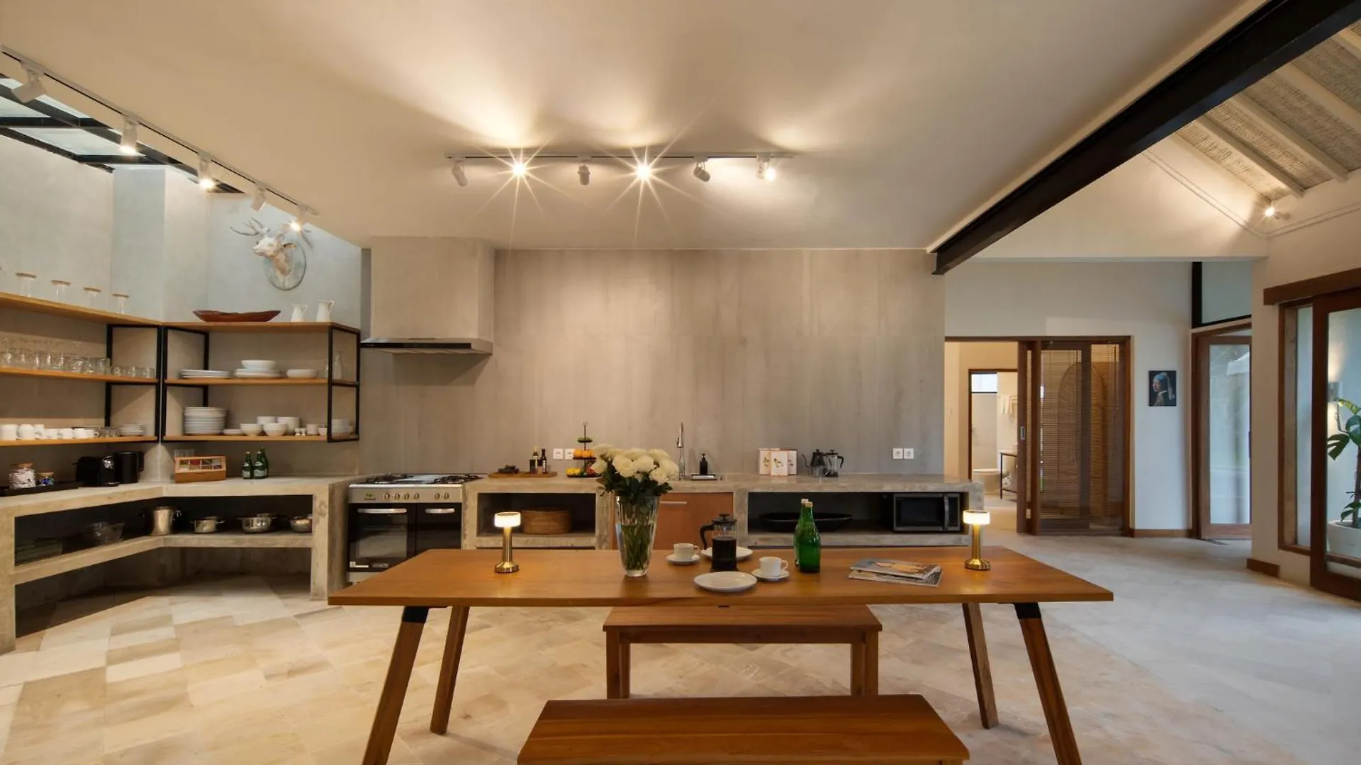 New, Seminyak 8 Bed,10 Bath Villa, Best Location 0*, 塞米亚克