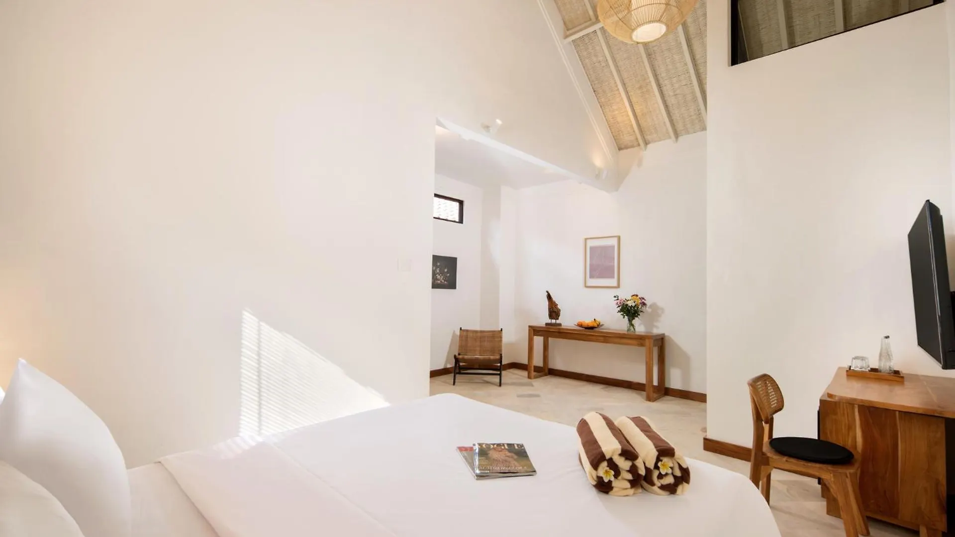 别墅 New, Seminyak 8 Bed,10 Bath Villa, Best Location
