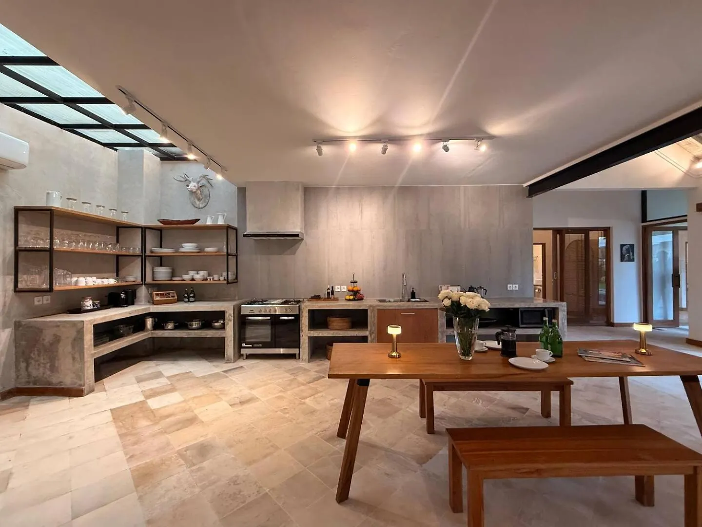 New, Seminyak 8 Bed,10 Bath Villa, Best Location 印尼