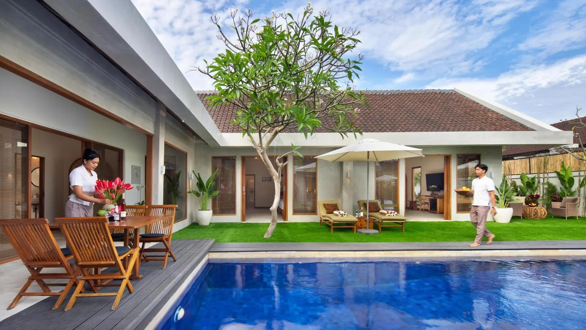New, Seminyak 8 Bed,10 Bath Villa, Best Location 0*, 塞米亚克