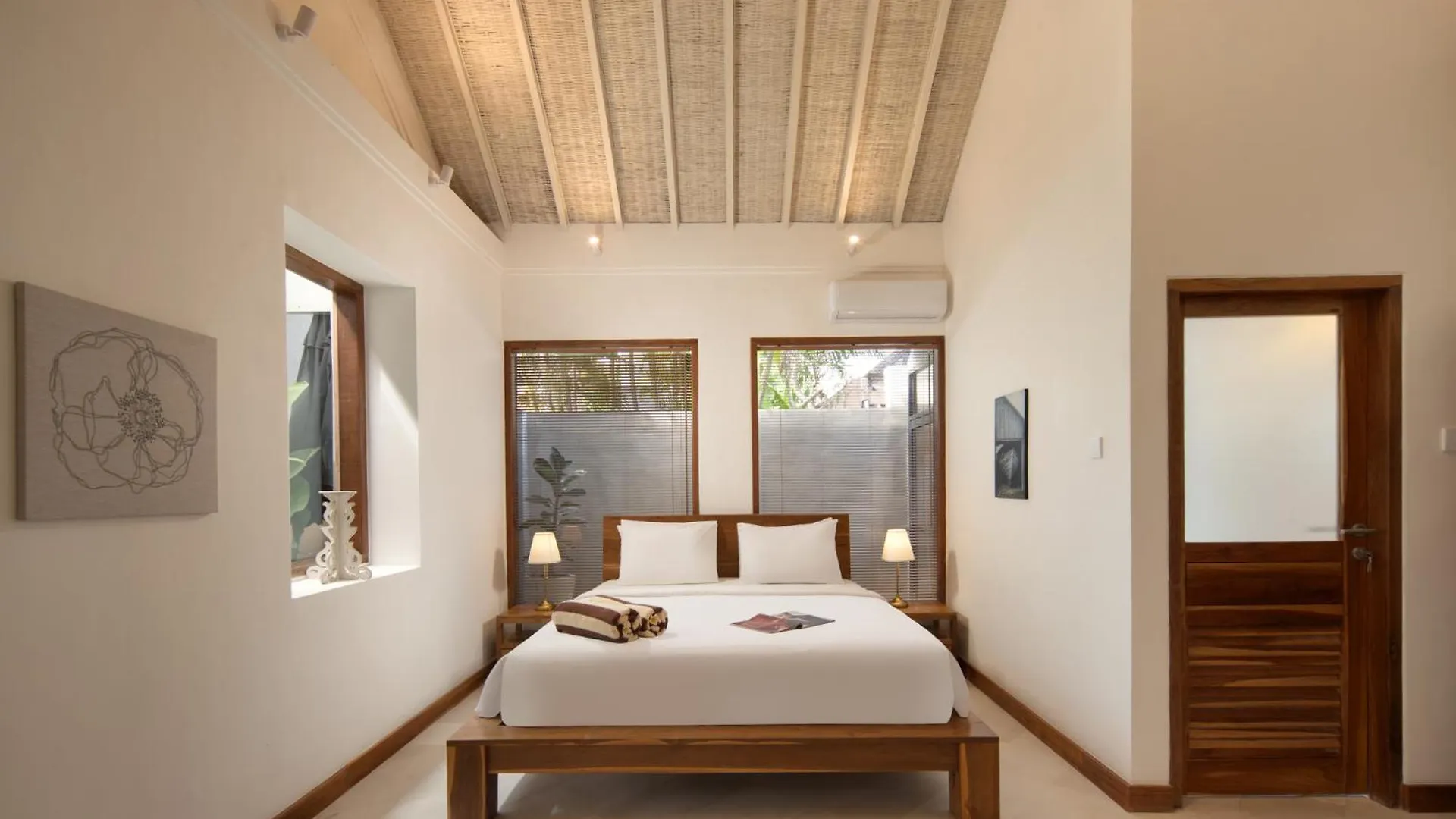 别墅 New, Seminyak 8 Bed,10 Bath Villa, Best Location