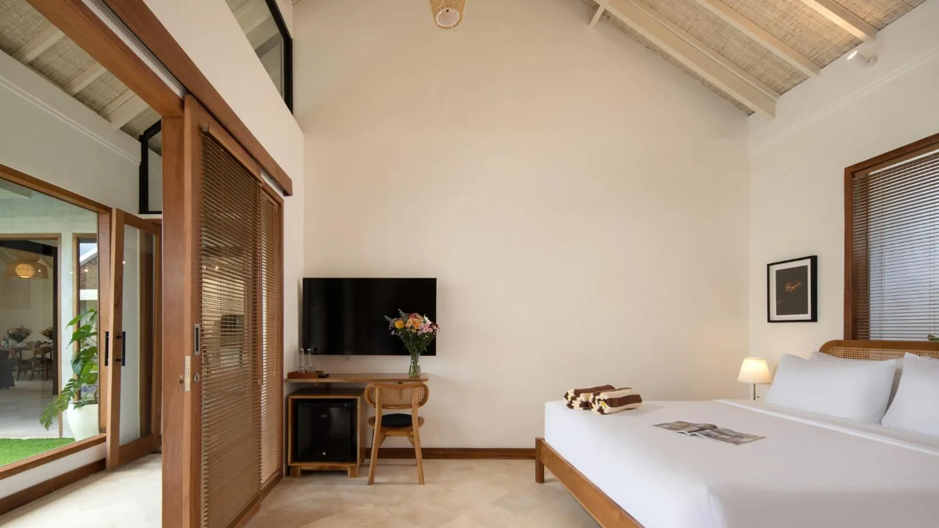 New, Seminyak 8 Bed,10 Bath Villa, Best Location 印尼