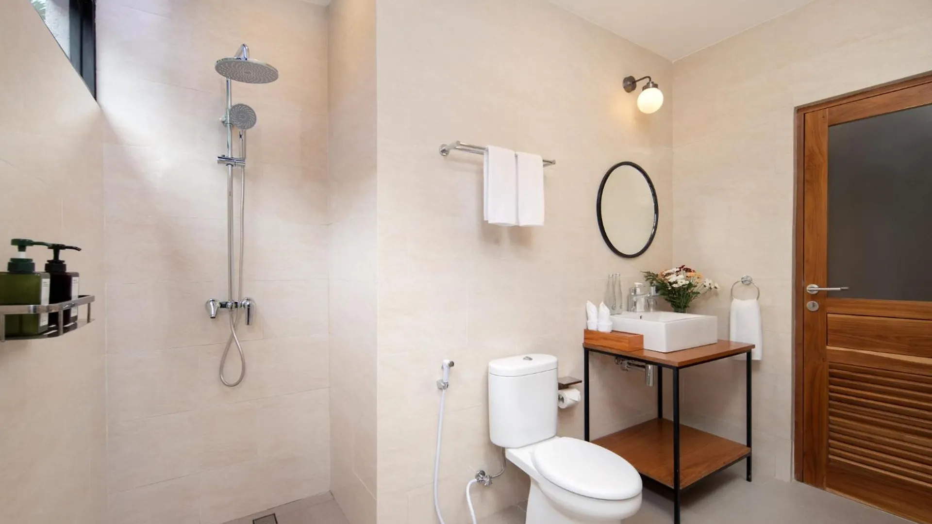 New, Seminyak 8 Bed,10 Bath Villa, Best Location 印尼