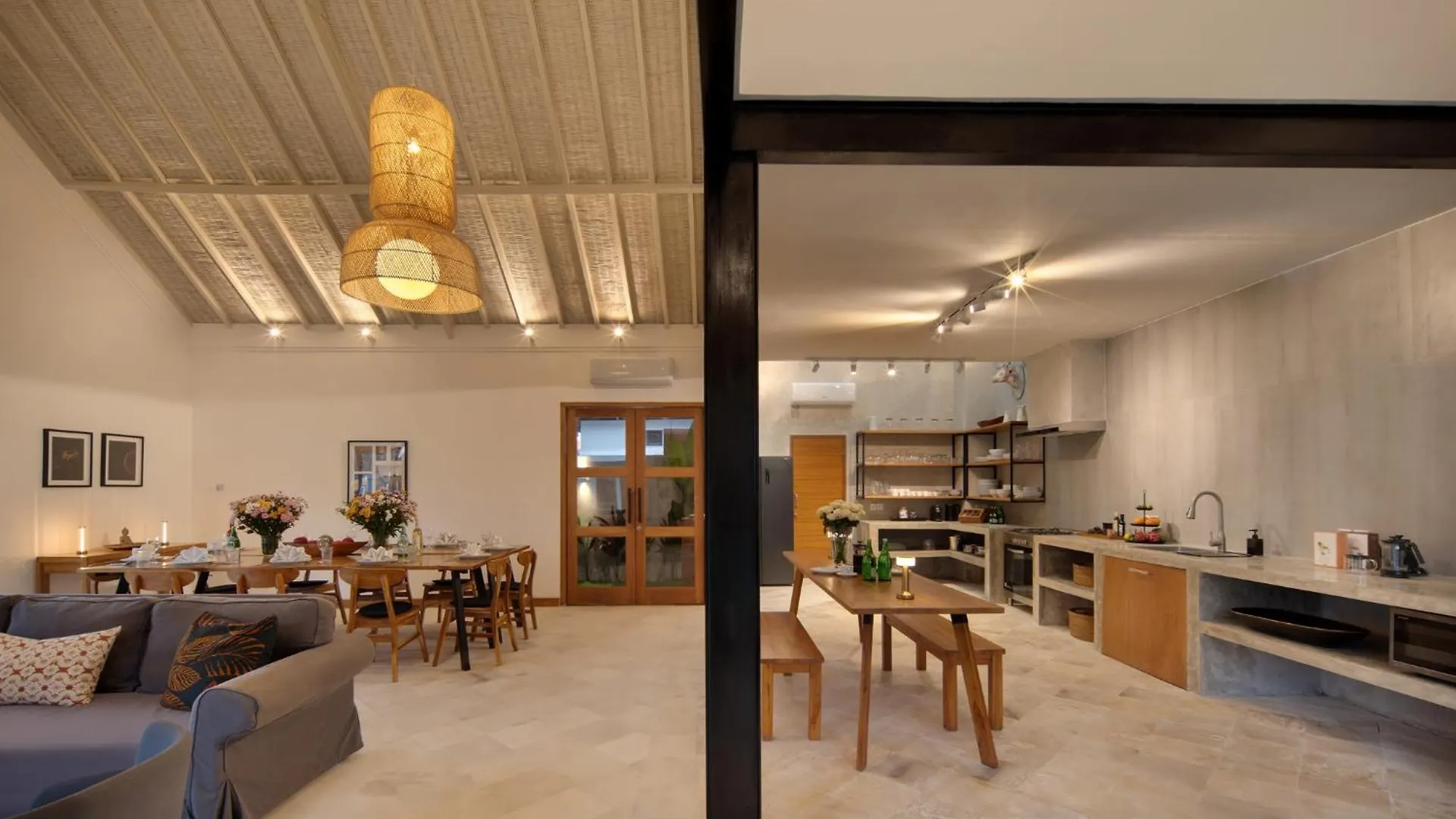 New, Seminyak 8 Bed,10 Bath Villa, Best Location Indonesien