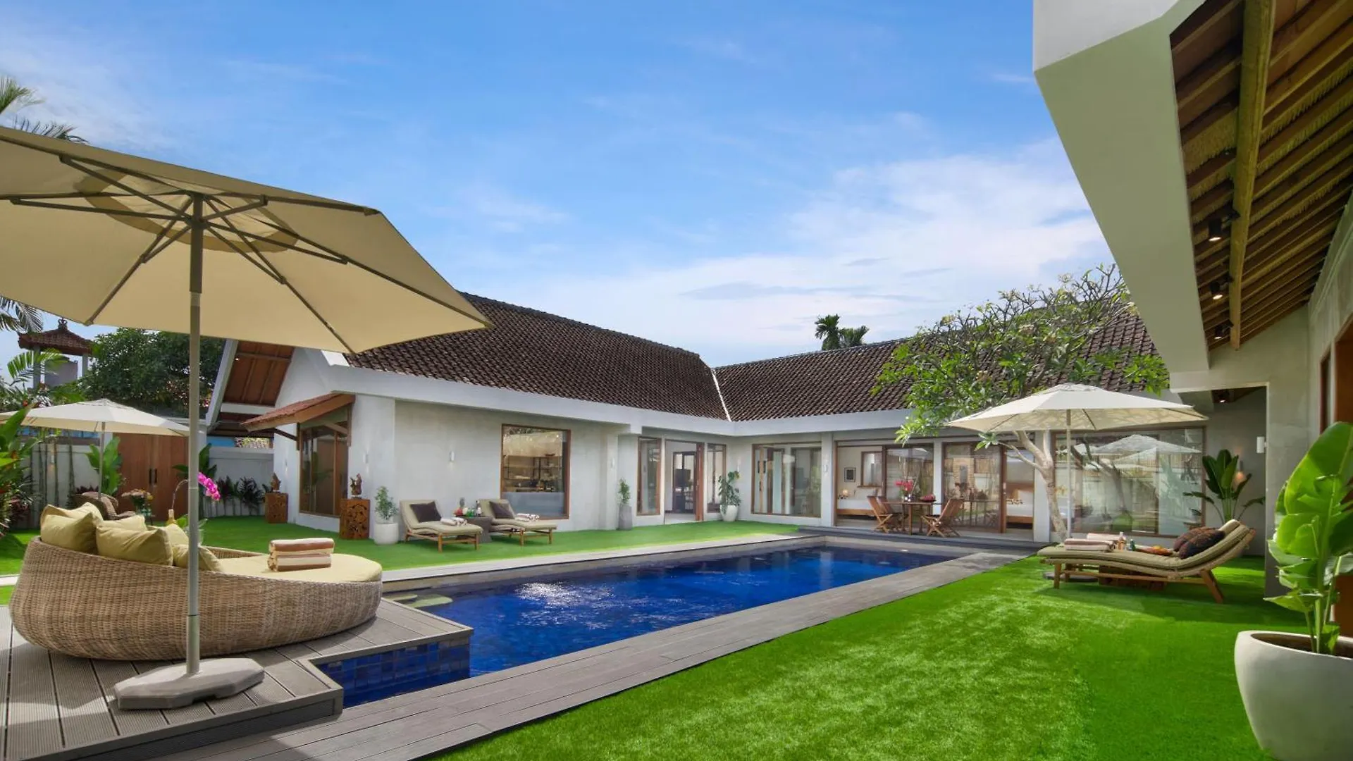 Villa New, Seminyak 8 Bed,10 Bath Villa, Best Location