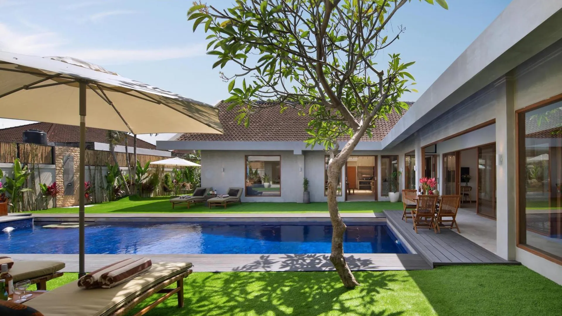 New, Seminyak 8 Bed,10 Bath Villa, Best Location 0*,