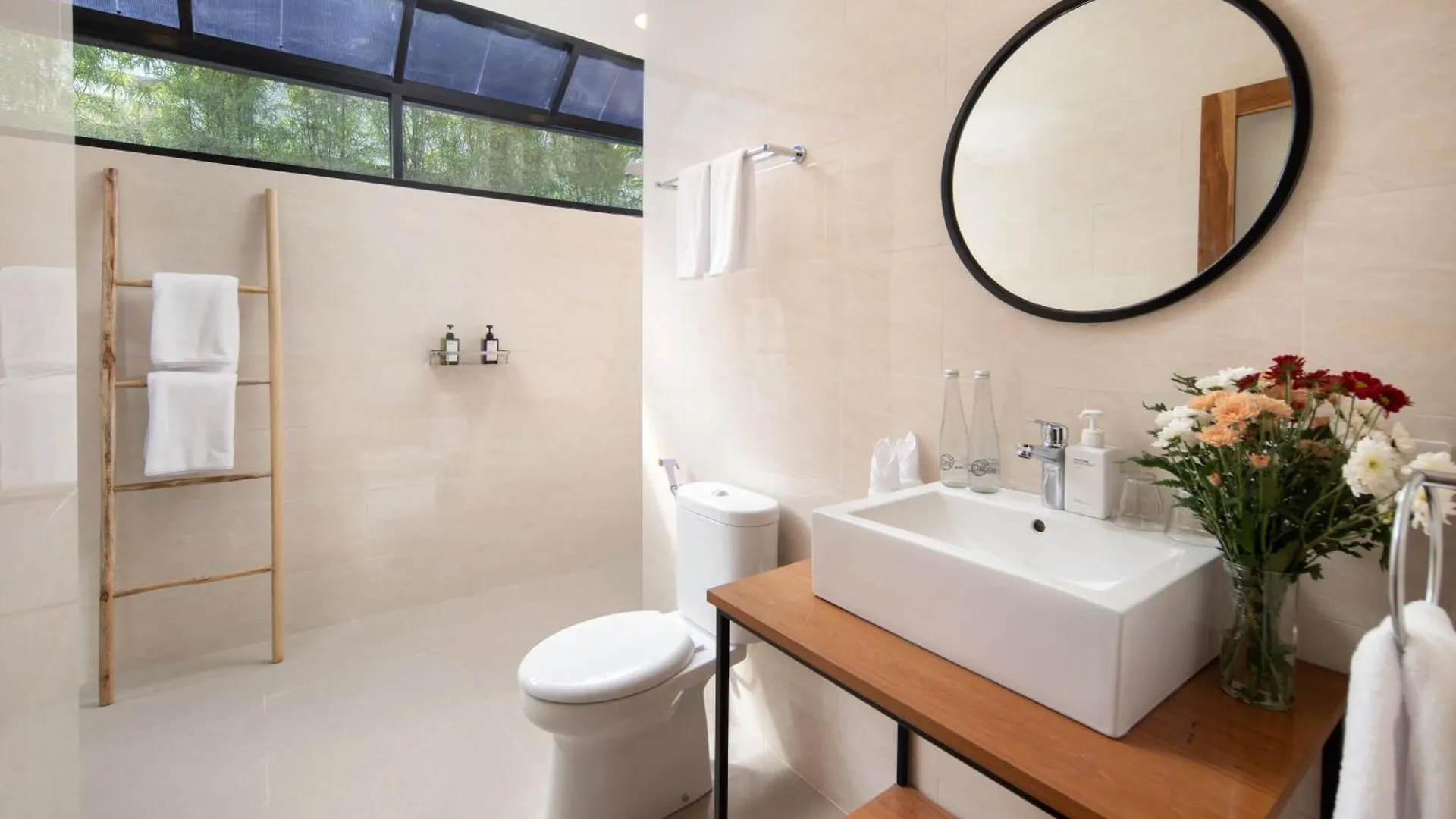 New, Seminyak 8 Bed,10 Bath Villa, Best Location 0*,