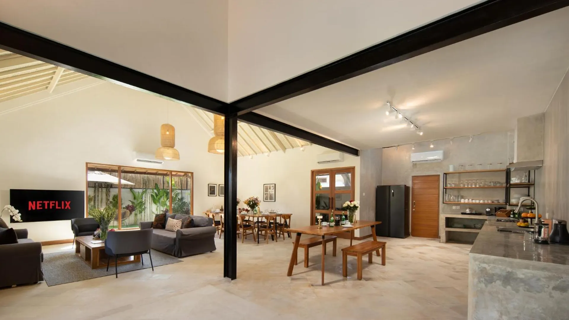 Villa New, Seminyak 8 Bed,10 Bath Villa, Best Location