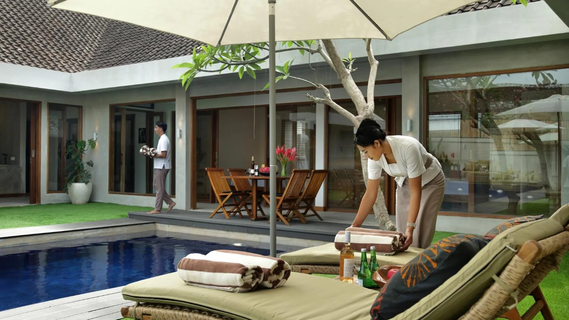 New, Seminyak 8 Bed,10 Bath Villa, Best Location Vila