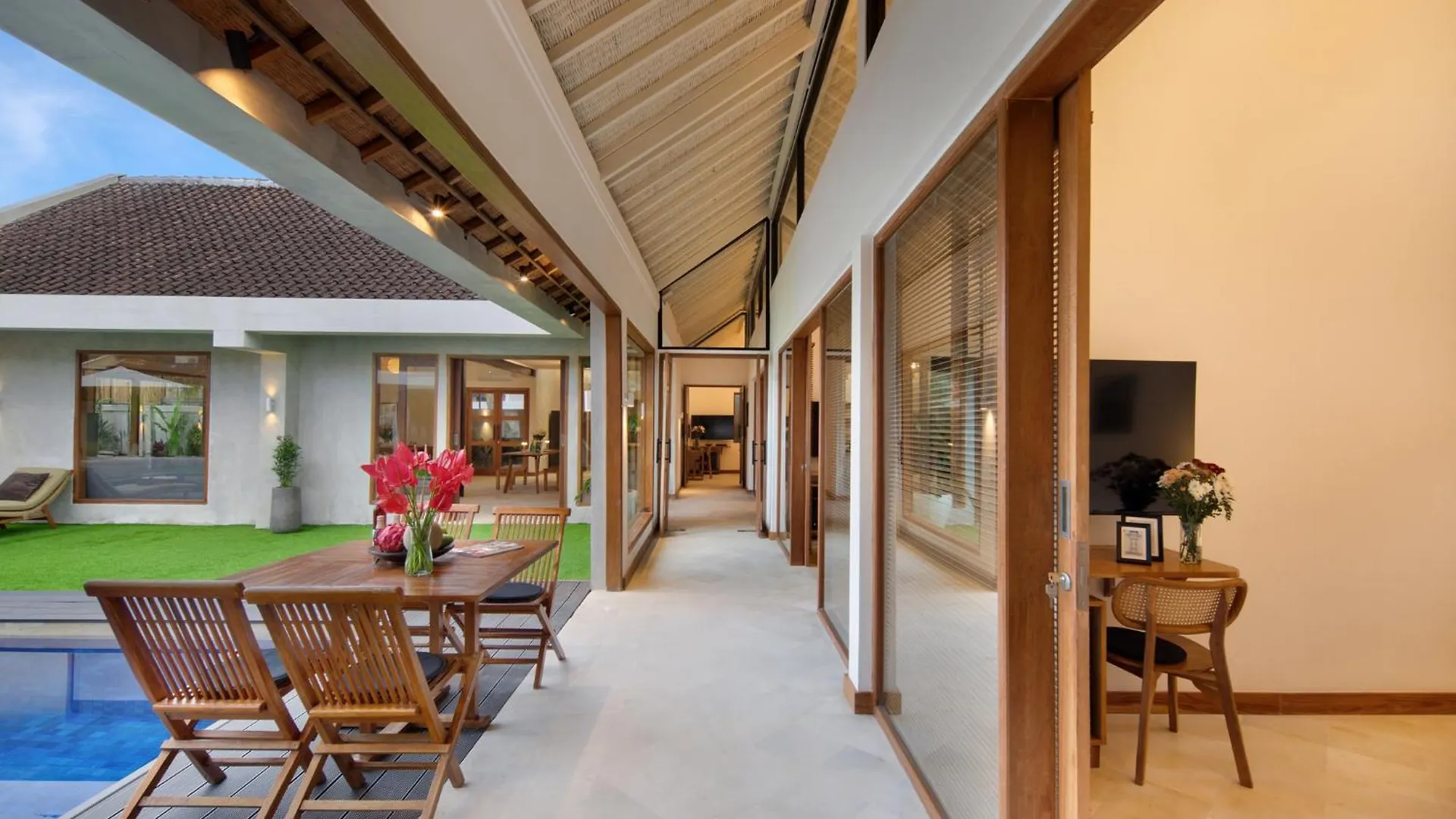 New, Seminyak 8 Bed,10 Bath Villa, Best Location 0*,