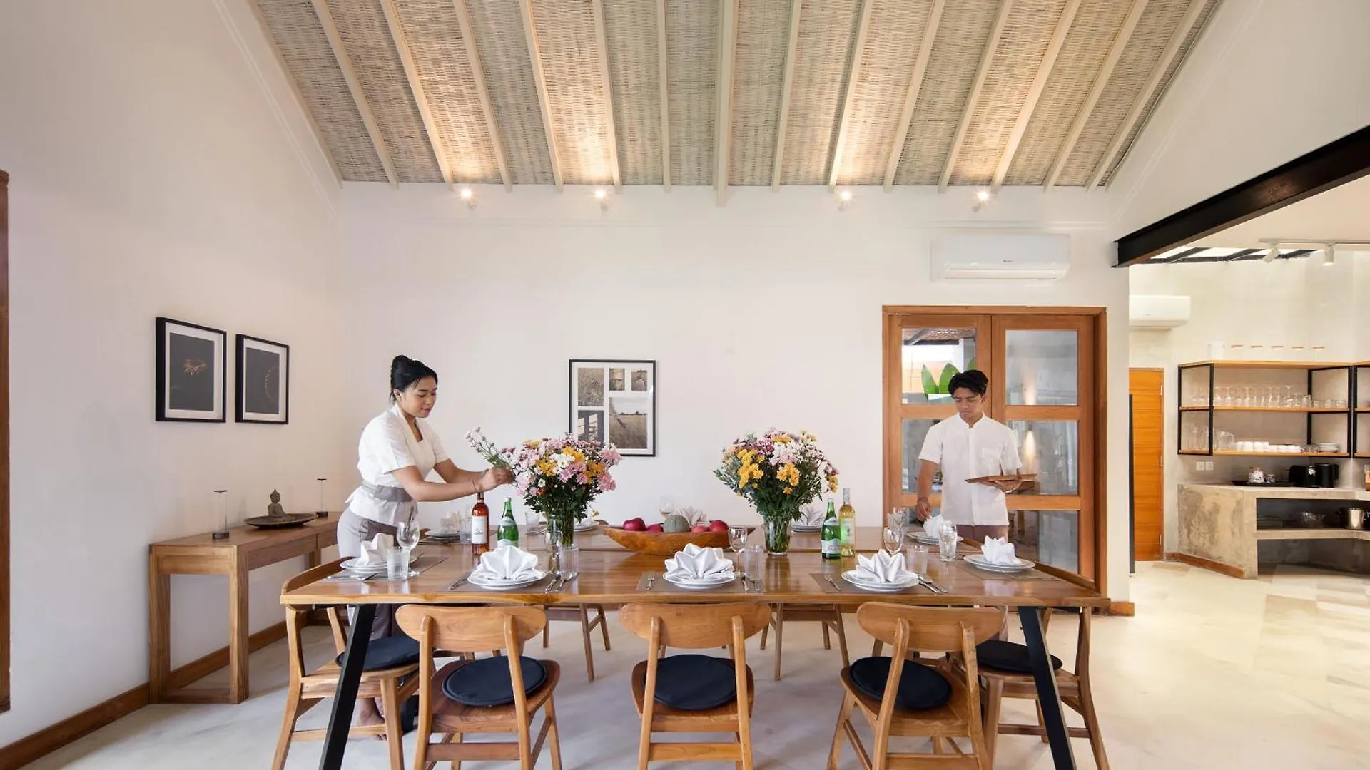 New, Seminyak 8 Bed,10 Bath Villa, Best Location Vila