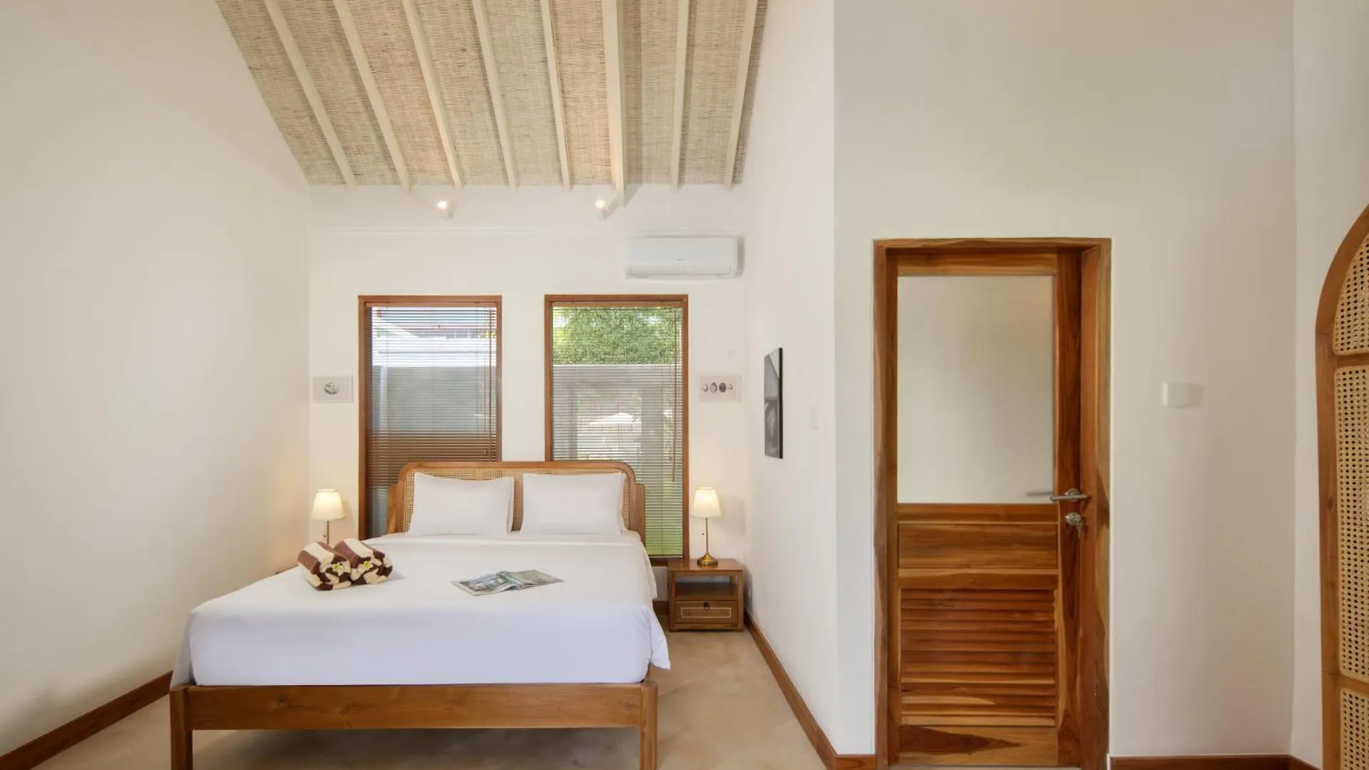 New, Seminyak 8 Bed,10 Bath Villa, Best Location Vila