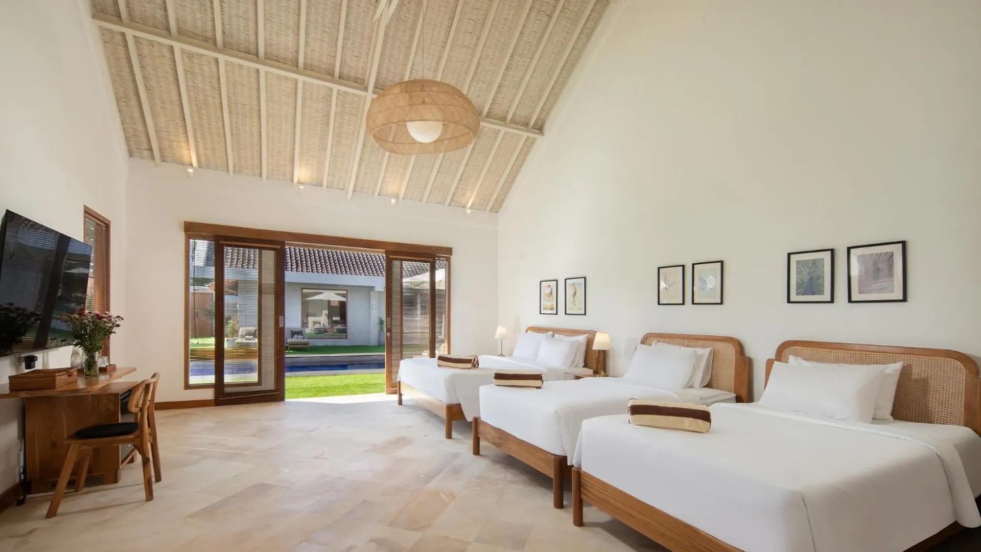 New, Seminyak 8 Bed,10 Bath Villa, Best Location Vila