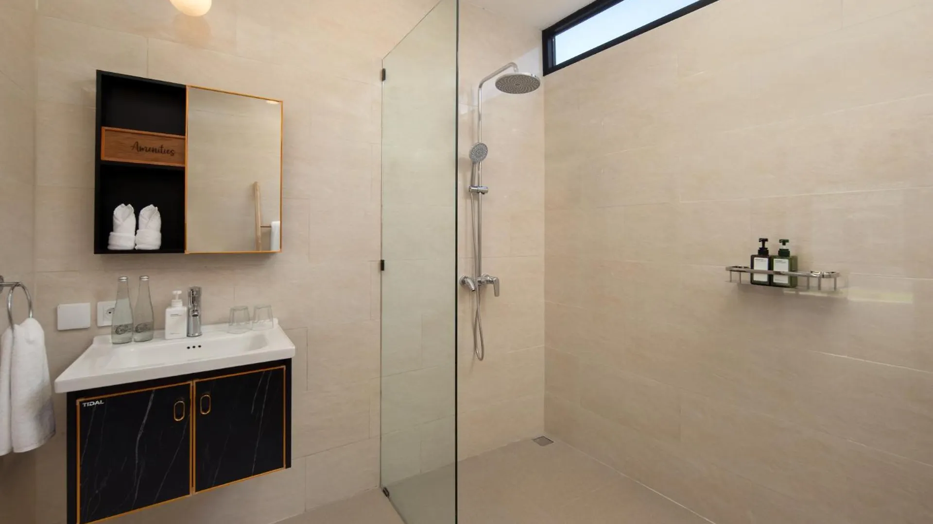 New, Seminyak 8 Bed,10 Bath Villa, Best Location 0*,