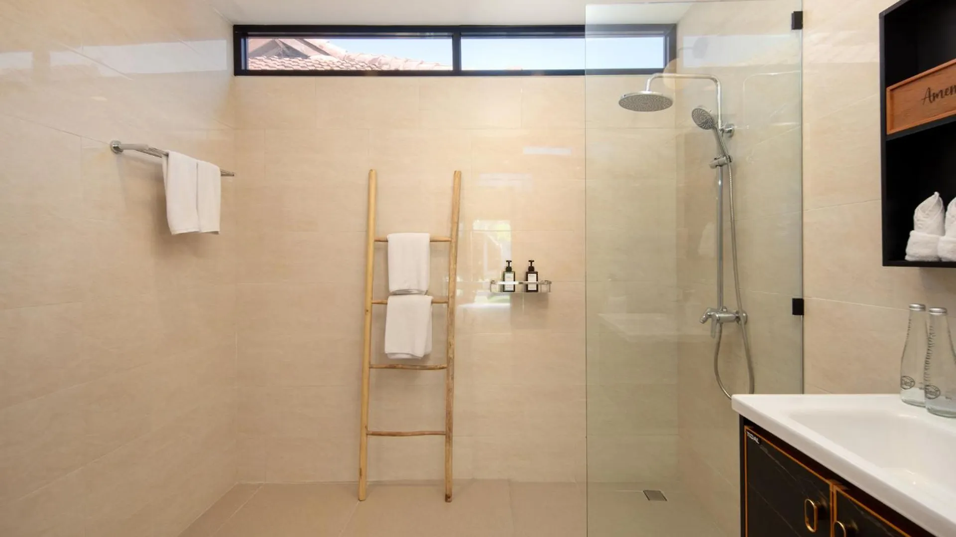 Vila New, Seminyak 8 Bed,10 Bath Villa, Best Location