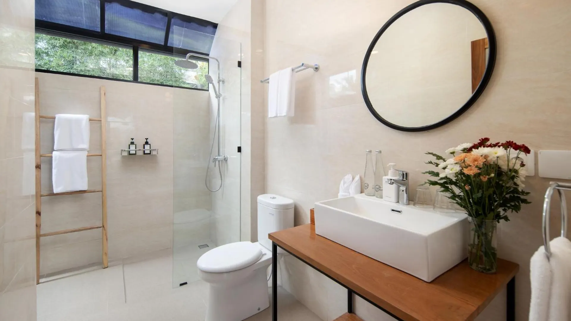 New, Seminyak 8 Bed,10 Bath Villa, Best Location Vila