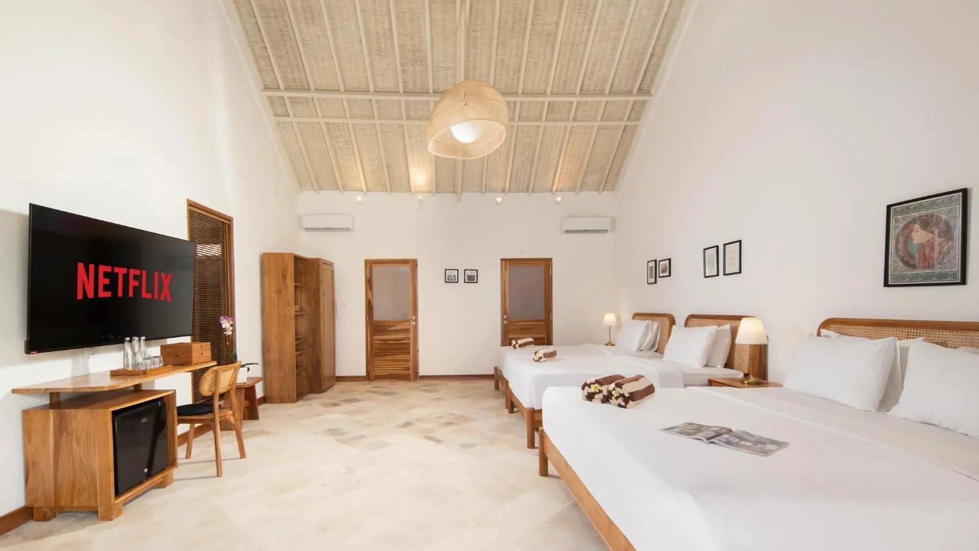 New, Seminyak 8 Bed,10 Bath Villa, Best Location 0*,